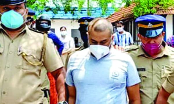 കീടനാശിനി കഴിച്ചിട്ടും മരിച്ചില്ല, കാര്‍വാര്‍ ബീച്ചിലെ പാറയിടുക്കില്‍ പോയത് ചാടി ചാകാന്‍ ; പോലീസിനോട് സനുമോഹന്‍
