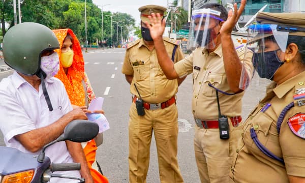 ശനിയും ഞായറും കടുത്ത നിയന്ത്രണം ; 50% സര്‍ക്കാര്‍ജോലി ‘വര്‍ക്ക് ഫ്രം ഹോം’ ; വാരാന്ത്യം അവശ്യസര്‍വീസ് മാത്രം