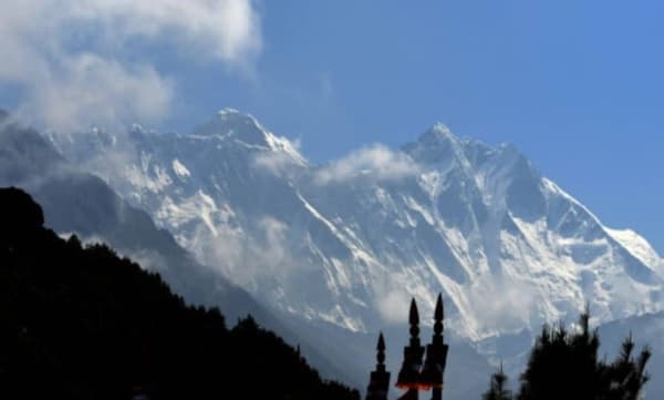 എവറസ്റ്റിന്റെ ബേസ് ക്യാമ്പിലുള്ള  പര്‍വതാരോഹകന് കോവിഡ് റിപ്പോർട്ട്‌ ചെയ്തു 