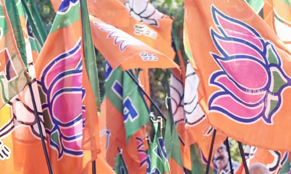 അധികാരത്തിലെത്തിയാല്‍ എല്ലാവര്‍ക്കും സൗജന്യ വാക്‌സിന്‍ : ബിജെപി