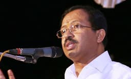 സൗജന്യ വാക്‌സിന്‍ :  വിതരണത്തിലെ കാര്യക്ഷമത തന്നെയാണ് മാനദണ്ഡം : വി മുരളീധരന്