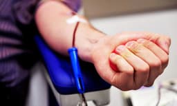 രക്തം നല്‍കാന്‍ ആളുകള്‍ എത്തുന്നില്ല, രക്തബാങ്കുകളില്‍ ക്ഷാമം ; 18 ന് മുകളി വാക്‌സിന്‍ തുടങ്ങുന്നതോടെ സ്ഥിതി രൂക്ഷമാകും