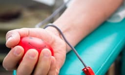 വാക്‌സീനേഷന് മുമ്പേ രക്തം ദാനം ചെയ്യണം: യുവജനങ്ങളോട് അഭ്യര്‍ത്ഥിച്ച് മുഖ്യമന്ത്രി
