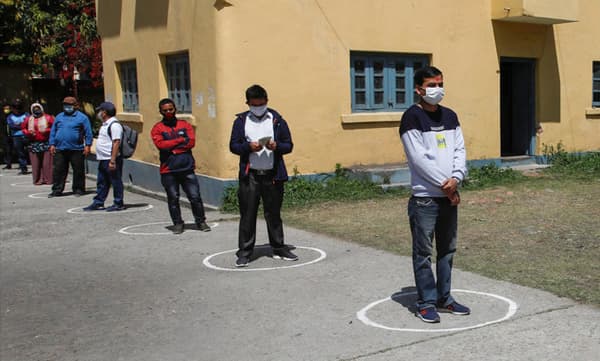 സുരക്ഷാ മാനദണ്ഡങ്ങള്‍ പാലിച്ചില്ലെങ്കില്‍ ഒരു രോഗിയില്‍ നിന്ന് 406 പേര്‍ക്ക് കോവിഡ് പകരാം ; മുന്നറിയിപ്പുമായി കേന്ദ്രം