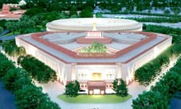 ഓക്സിജൻ കിട്ടാതെ ജനങ്ങൾ ; കോവിഡ്  അതിരൂക്ഷം; സെൻട്രൽ വിസ്‌തയുമായി മുന്നോട്ട് പോകുന്നതിനെതിരെ രൂക്ഷ വിമർശനം 