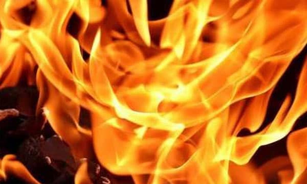 എറണാകുളം പള്ളിമുക്കില്‍ ഇലക്‌ട്രോണിക്‌സ് കടയുടെ ഗോഡൗണില്‍ തീപിടുത്തം
