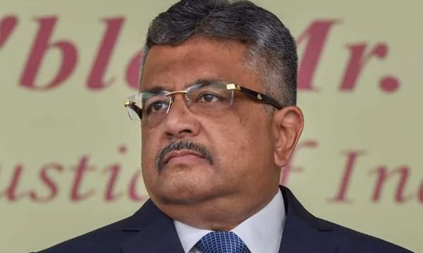 സത്യമായിട്ടും ഉത്തര്‍പ്രദേശില്‍ ആവശ്യമായ ബെഡ്ഡുകളില്ല ; തുഷാര്‍മേത്തയുടെ തുറന്നുപറച്ചില്‍ ട്വിറ്ററില്‍ ട്രെന്റിംഗ്