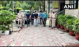 റെംഡിസിവര്‍ കരിഞ്ചന്തയില്‍ വിറ്റ ഡോക്ടര്‍ അടക്കം ആറു പേര്‍ അറസ്റ്റില്‍; യു.പിയില്‍ വ്യാജ മരുന്ന് നിര്‍മ്മാണ ഫാക്ടറി