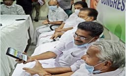 കെപിസിസി അദ്ധ്യക്ഷ സ്ഥാനത്ത് നിന്നും മുല്ലപ്പള്ളി തെറിച്ചേക്കും ; പ്രതിപക്ഷ നേതാവായി വിഡി സതീശന് സാധ്യത? 