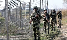 അതിര്‍ത്തിയില്‍ പ്രകോപനം : വെടിനിര്‍ത്തല്‍ കരാര്‍ ലംഘിച്ച് പാകിസ്ഥാന്‍