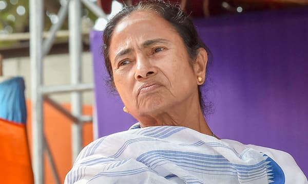 ബംഗാളില്‍ മൂന്നാം ഊഴം, തോറ്റെങ്കിലും  മുഖ്യമന്ത്രിയാകാന്‍ മമതാ ബാനര്‍ജിക്ക്‌ തടസമില്ല ; ആറുമാസത്തിനുള്ളില്‍ നിയമസഭാംഗത്വം നേടിയാല്‍ മതി.