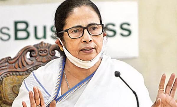 കേന്ദ്രം ഓക്‌സിജന്‍ വഴിതിരിച്ചുവിടുന്നു, കൂടുതല്‍ അനുവദിക്കണം: പ്രധാനമന്ത്രിക്ക് കത്തയച്ച് മമത ബാനര്‍ജി