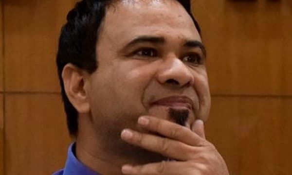 കോവിഡില്‍ യുപിയില്‍ അനേകര്‍ ഇപ്പോള്‍ ശ്വാസംമുട്ടി മരിക്കുന്നു ; നാടുവിട്ട കഫീല്‍ഖാന്‍ രാജസ്ഥാനിലെ തെരുവില്‍ ചികിത്സ നല്‍കുന്നു