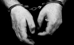 ഡോക്ടര്‍ ചമഞ്ഞ് കൊവിഡ് രോഗികളെ ചികിത്സിച്ചു; വഴിയോര കച്ചവടക്കാരന്‍ അറസ്റ്റില്‍