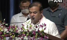 അസം മുഖ്യമന്ത്രിയായി ഹിമന്ത ബിശ്വശര്‍മ്മ ചുമതലയേറ്റു; മമത മന്ത്രിസഭയില്‍ 43 തൃണമൂല്‍ നേതാക്കള്‍ കൂടി