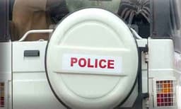 പോലീസ് എത്തിയപ്പോൾ കോവിഡ് രോഗി വീട്ടിലില്ല ; ഭാര്യയെ ഡ്രൈവിംഗ് പഠിപ്പിക്കാൻ പോയ കോവിഡ് രോഗിയെ കയ്യോടെ പിടികൂടി പോലീസ് 