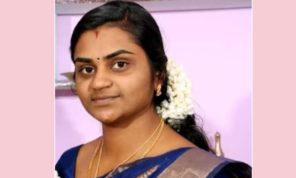 സൗമ്യ സന്തോഷിന് കണ്ണീരോടെ വിട ചൊല്ലി  ജന്മനാട് ; മൃതദേഹം സംസ്‌കരിച്ചു