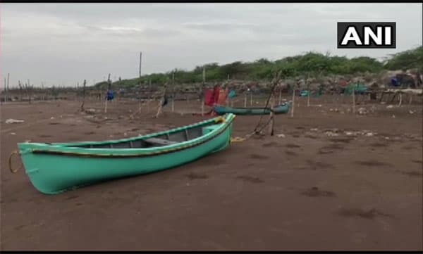 ടൗട്ടെ ചുഴലിക്കാറ്റ്: മഹാരാഷ്ട്രയില്‍ ഒരു മരണം; മുംബൈ വിമാനത്താവളമടച്ചു; വൈകിട്ടോടെ ഗുജറാത്ത് തീരത്ത്