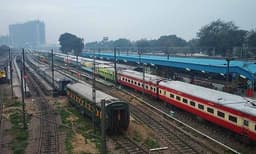 റെയിൽവേ ജീവനക്കാർക്കും വാക്സിൻ സംസ്ഥാനങ്ങൾ നൽകണമെന്ന് റെയില്‍വെ ബോര്‍ഡ് ചെയര്‍മാന്‍ 