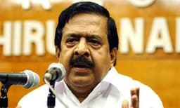 ഫോണില്‍ പിണറായി  സര്‍ക്കാരിന് ആശംസകള്‍ നേര്‍ന്നു ; സത്യപ്രതിജ്ഞയ്ക്ക് വരാത്തത് ബഹിഷ്ക്കരണമല്ല, കോവിഡ് പേടിച്ചെന്ന് രമേശ്