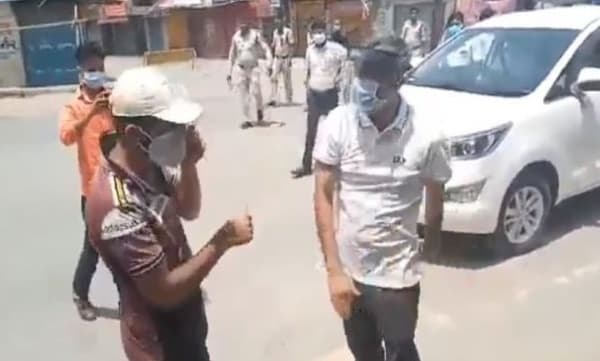 ലോക്ക്ഡൗൺ ലംഘിച്ച യുവാവിന്റെ കരണത്തടിച്ചു ; കലക്ടർ ഒടുവിൽ മാപ്പു പറഞ്ഞു 