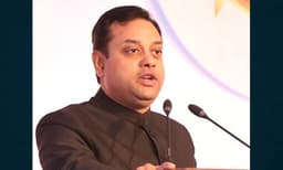 കോണ്‍ഗ്രസിനെതിരെ വ്യാജ ടൂള്‍കിറ്റ് ആരോപണം ; സാംപിത് പാത്രയ്ക്ക് സമന്‍സ്