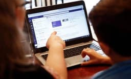 സംസ്ഥാനത്തെ സ്കൂളുകളിൽ ഓൺലൈൻ ക്ലാസ്സുകൾ സംഘടിപ്പിക്കുന്നത് പരിഗണനയിൽ 