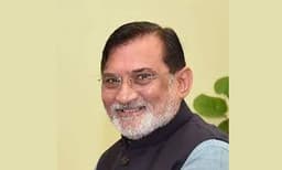 എയർ ആംബുലൻസിന് പ്രത്യേക അനുമതിവേണം: നിയന്ത്രണങ്ങൾ കടുപ്പിച്ച് പ്രഫുൽ പട്ടേൽ; ലക്ഷദ്വീപിൽ പ്രതിഷേധം ശക്തം 