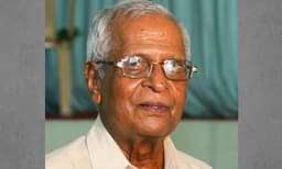 സംഘപരിവാറിനൊപ്പം നില്‍ക്കുന്ന മകള്‍ തന്റെ ചിത്രങ്ങള്‍ ഉപയോഗിച്ച് നടത്തുന്ന ദുഷ്പ്രചാരണത്തെ അര്‍ഹിക്കുന്ന അവജ്ഞയോടെ തള്ളി കളയണം ; ലോറന്‍സ്