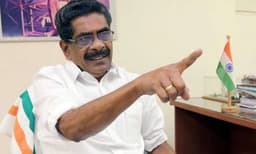 പാര്‍ട്ടിയെ ശക്തിപ്പെടുത്താനുള്ള അവസരം തടഞ്ഞത് ഗ്രൂപ്പ് നേതാക്കള്‍ ;  തുറന്നടിച്ച് മുല്ലപ്പള്ളി രാമചന്ദ്രന്‍