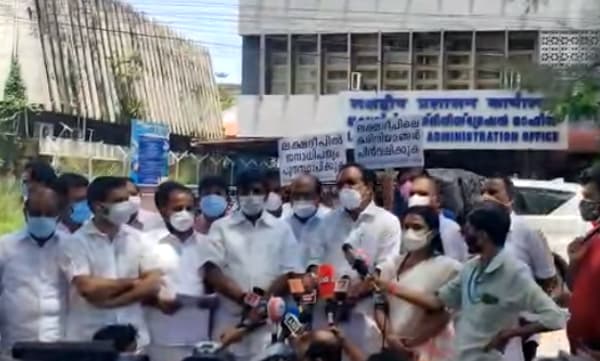 കോണ്‍ഗ്രസ് നേതാക്കളുടെ ലക്ഷദ്വീപ് സന്ദര്‍ശനം ; അഡ്മിനിസ്‌ട്രേറ്റര്‍ വിലക്കിയെന്ന് പരാതിയുമായി എം പിമാര്‍