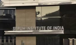 വാക്സിന്‍ സ്വീകരിച്ചവര്‍ കോടതിയില്‍ ചോദ്യം ചെയ്യുന്നതില്‍നിന്ന് നിര്‍മാതാക്കള്‍ക്ക്  സംരക്ഷണം നല്‍കണം ; സെറം ഇന്‍സ്റ്റിറ്റ്യൂട്ട്