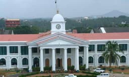 ന്യൂനപക്ഷ സ്‌കോളര്‍ഷിപ്പ് അനുപാതം : വിദഗ്ധസമിതിയെ നിയോഗിച്ച് നിയമപരമായ പരിശോധന നടത്തുമെന്ന് മുഖ്യമന്ത്രി