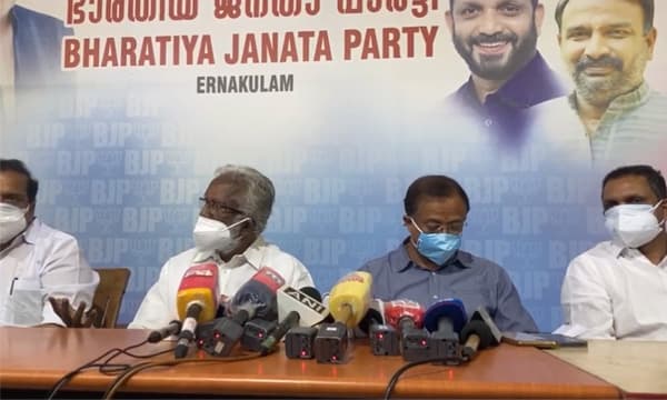 'കുഴൽപ്പണക്കേസ് പ്രതികളുടെ സിപിഎം-സിപിഐ ബന്ധം പോലീസ് മറച്ചുവെക്കുന്നു'; സുരേന്ദ്രന്പിന്തുണയുമായി ബി.ജെ.പി. നേതാക്കള്‍