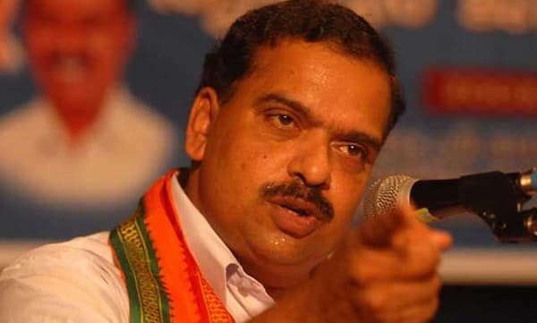 വാദിയെ പ്രതിയാക്കുന്നു സര്‍ക്കാര്‍ : കൊടകരകേസ് സ്വര്‍ണക്കടത്ത് കേസിനുള്ള പ്രതികാരം : പി കെ കൃഷ്ണദാസ്