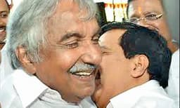 രമേശിനെയും ഉമ്മന്‍ചാണ്ടിയെയും തുടര്‍ച്ചയായി അവഗണിക്കുന്നു ; എ ഐ ഗ്രൂപ്പുകള്‍ക്ക് കലിപ്പ്