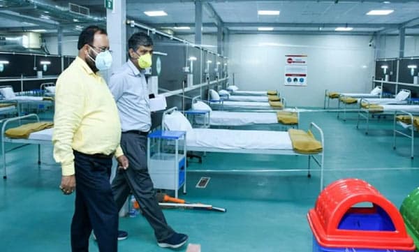 20 ദിവസങ്ങള്‍ക്ക് മുമ്പ് ഇതൊരു ഫുട്‌ബോള്‍ മൈതാനമായിരുന്നു..: ഇന്ന് കോവിഡ് ആശുപത്രി!