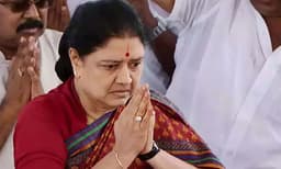 ശശികലയുമായി സംസാരിക്കുന്നവരെ പാര്‍ട്ടിയില്‍ നിന്ന് പുറത്താക്കും : എഐഡിഎംകെ