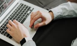 ഓണ്‍ലൈന്‍  ക്ലാസിനിടയില്‍ അധ്യാപികമാര്‍ക്ക് മുന്നില്‍ നഗ്നതാപ്രദര്‍ശനം; ഒന്‍പതാം ക്ലാസ് വിദ്യാര്‍ത്ഥിയെ കസ്റ്റഡിയില്‍ എടുത്തു 