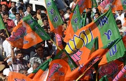 ബംഗാളിലെ കാറ്റ് ത്രിപുരയിലും ബിജെപിയ്ക്ക് ക്ഷീണമാകുന്നു ; തൃണമൂല്‍ വിട്ടുവന്നവര്‍ സുദീപ് റോയ് ബര്‍മന്റെ നേതൃത്വത്തില്‍ തിരിച്ചുപോകുന്നു  