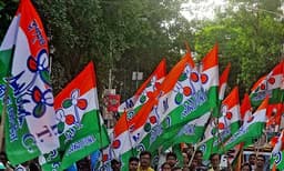 പശ്ചിമബംഗാളില്‍ ധര്‍ണ്ണ നടത്തിയ 300 പേരെ തൃണമൂല്‍ തിരിച്ചെടുത്തു; ബിജെപി കുത്തിവെച്ച വിഷം ഗംഗാജലം തളിച്ച് ശുദ്ധിയാക്കി...!!! 