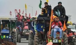 ‘‘കേന്ദ്രം നമ്മുടെ ശബ്ദം കേള്‍ക്കാന്‍ തയ്യാറല്ല, ഒരു പണി കൊടുക്കണം’’ ട്രാക്ടറുമായി ഒരുങ്ങിയിരിക്കാന്‍ കര്‍ഷകരോട് രാകേഷ് ടികായത്ത്