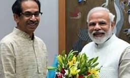 ബിജെപിയും ശിവസേനയും വീണ്ടും അടുക്കുന്നു ; കോണ്‍ഗ്രസിന് രൂക്ഷ വിമര്‍ശനം ; മഹാരാഷ്ട്രയിലെ തൂക്കു മന്ത്രിസഭയ്ക്ക് കര്‍ട്ടന്‍ ? 