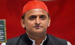 ബിജെപി തകര്‍ന്നടിയും ; യുപിയില്‍ 300 സീറ്റ് നേടി അധികാരത്തില്‍ എത്തുക എസ്പി ; ആരുമായും സഖ്യത്തിനില്ലെന്നും അഖിലേഷ് 