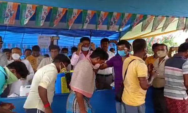 'സാനിറ്റൈസേഷന്‍' മുതല്‍ തല മുണ്ഡനം വരെ: ബിജെപിയില്‍ നിന്ന് തിരികെ ത്രിണമുലിലേക്ക് എത്തുന്നവരുടെ ശുദ്ധികലശം തുടരുന്നു!