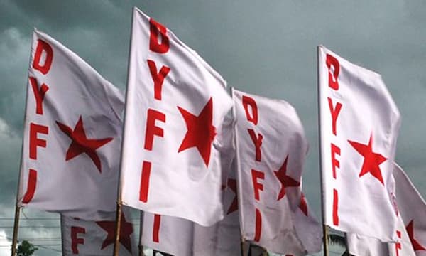 പരാമര്‍ശം തെറ്റു തന്നെ,  ഖേദം പ്രകടിപ്പിച്ചതിനാല്‍ ജോസഫൈന്‍ രാജി വെയ്ക്കേണ്ടതില്ല ; തല്ലും തലോടലുമായി ഡിവൈഎഫ്ഐ 