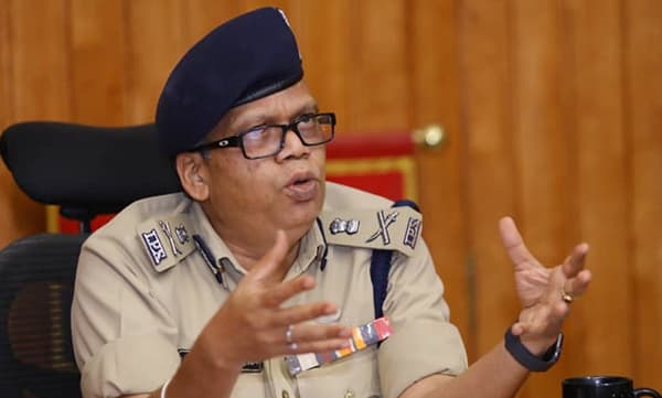 ബൈ... ബൈ... ബെഹ്‌റ... വിരമിക്കുന്നത് സ്വന്തമായി വീ​​ടോ കാ​റോ ഇല്ലാ​തെ , ഐ.പി.എസിലേയ്ക്ക് തള്ളിവിട്ടത് സുഹൃത്തിന്റെ ഫോണ്‍ കോള്‍; സംഭവബഹുലം ബെഹ്‌റക്കാലം 