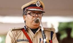 'മുണ്ടുടുത്തതും മലയാളം സംസാരിച്ചതും ആരെയും കാണിക്കാനല്ല'; വിടവാങ്ങൽ വേളയിൽ കണ്ണീരണിഞ്ഞ് ബെഹ്റ