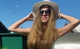 നഗ്നത മറയ്ക്കാൻ നീളൻ തലമുടി ധാരാളം; വൈറലായി യുവതിയുടെ വിഡിയോ...