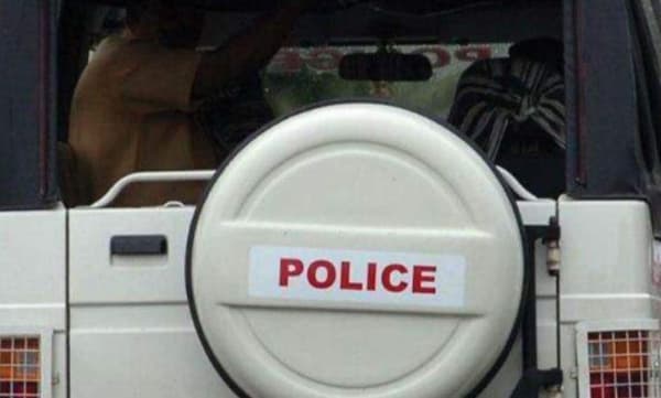 മാസ്ക് വയ്ക്കാത്തതിന് പിഴയടയ്ക്കാൻ ആവശ്യപ്പെട്ടു ; പിന്നാലെ എസ് ഐക്ക് സ്ഥലം മാറ്റം നൽകിയെന്ന് ആരോപണം